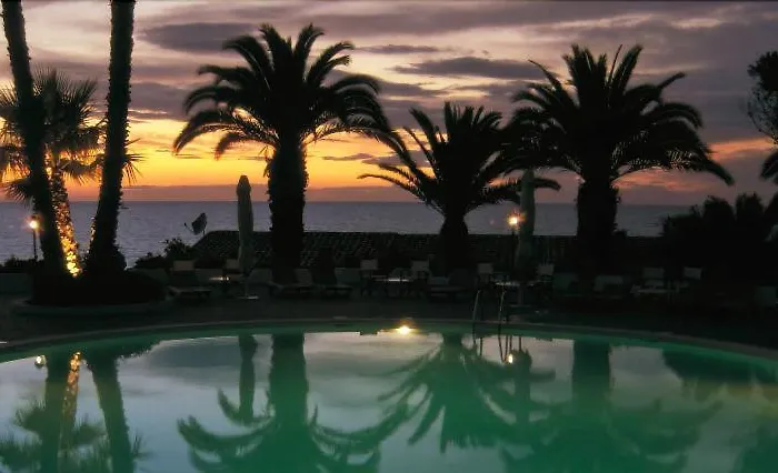 Baia Paraelios Hotell 3*