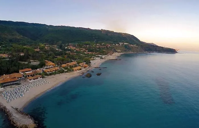 Baia Paraelios 3* Parghelia