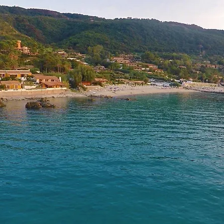 Hotel Baia Paraelios 3*