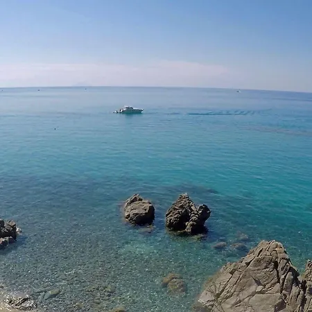 Hotel Baia Paraelios